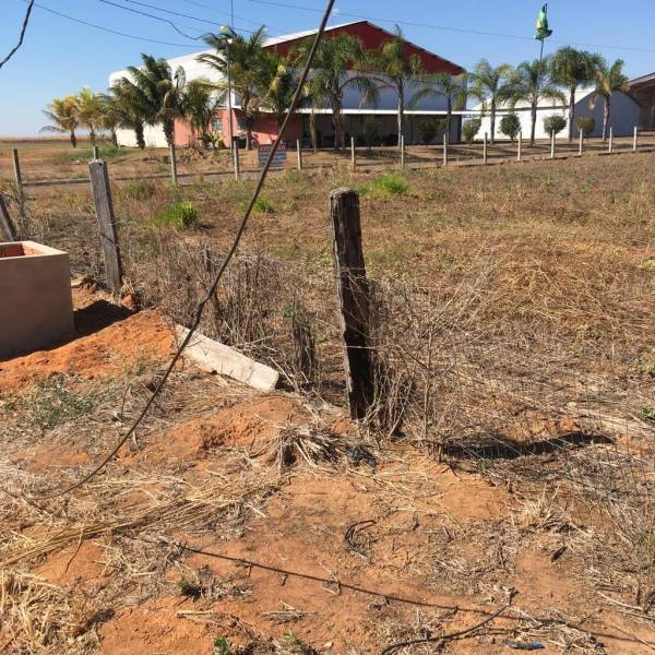 prefeitura-de-agua-boa-conclui-obra-de-troca-do-cercamento-do-aeroporto-municipal (4).jpeg